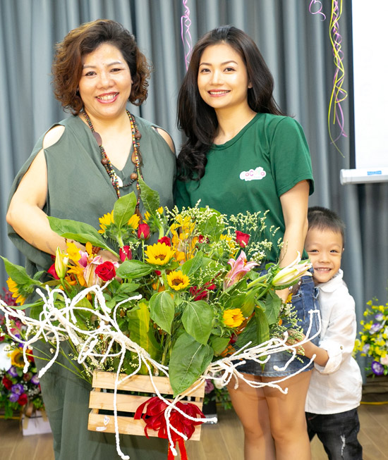 Kiều Anh Phía trước là bầu trời lần đầu khoe con trai 5 tuổi